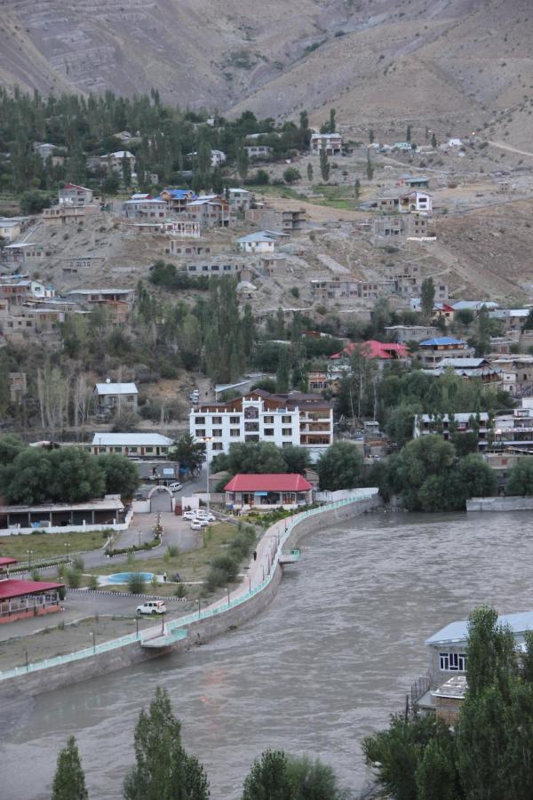 Hotel Royal Gasho Kargil Kültér fotó