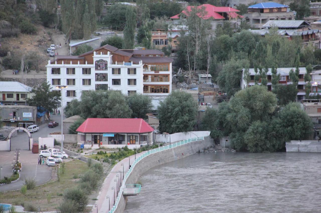 Hotel Royal Gasho Kargil Kültér fotó