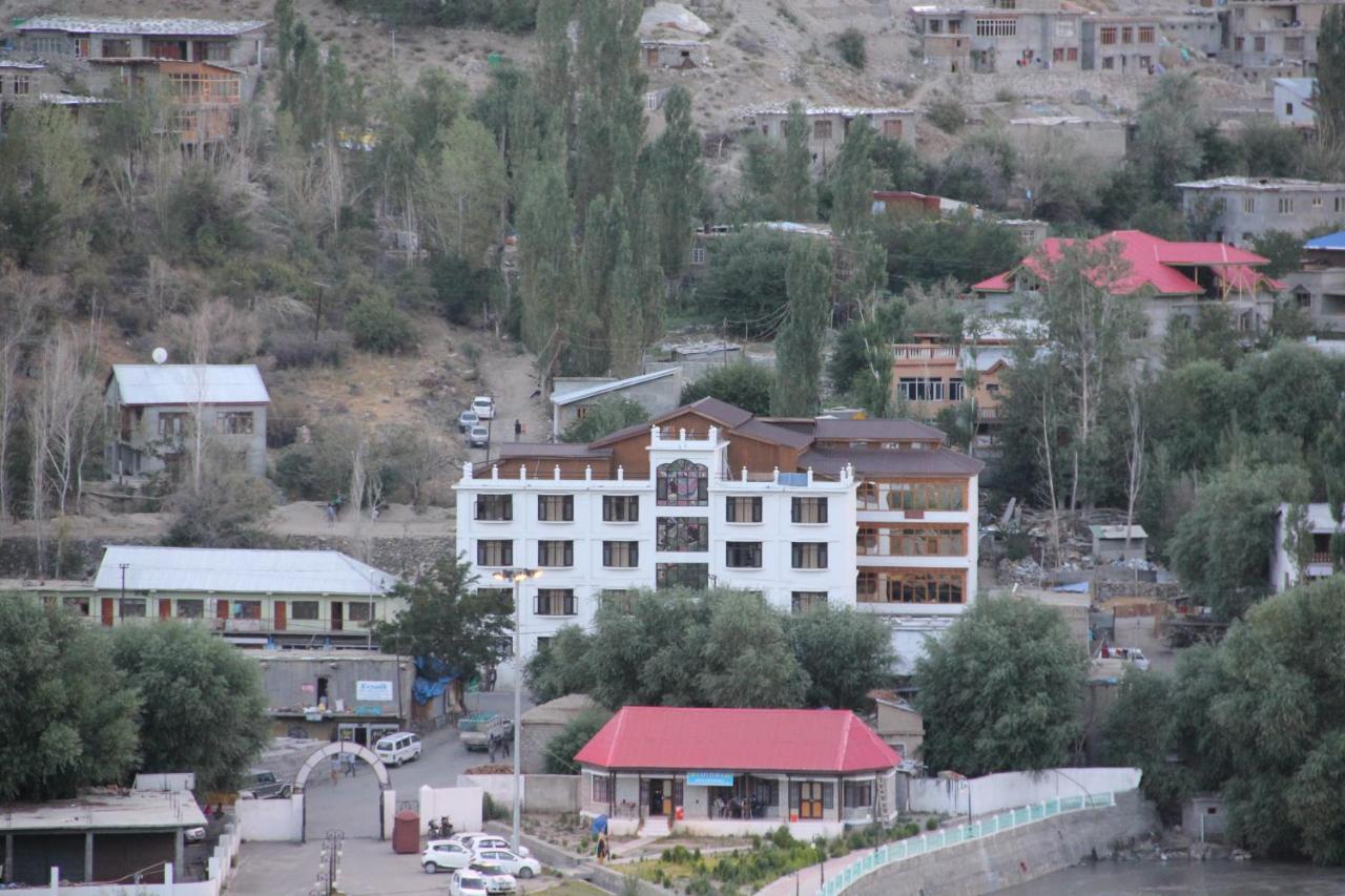 Hotel Royal Gasho Kargil Kültér fotó