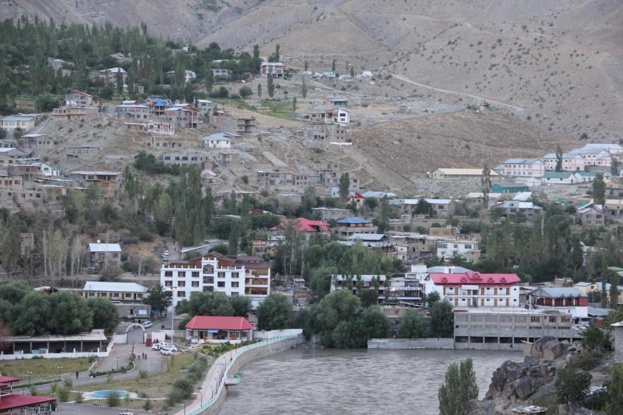 Hotel Royal Gasho Kargil Kültér fotó