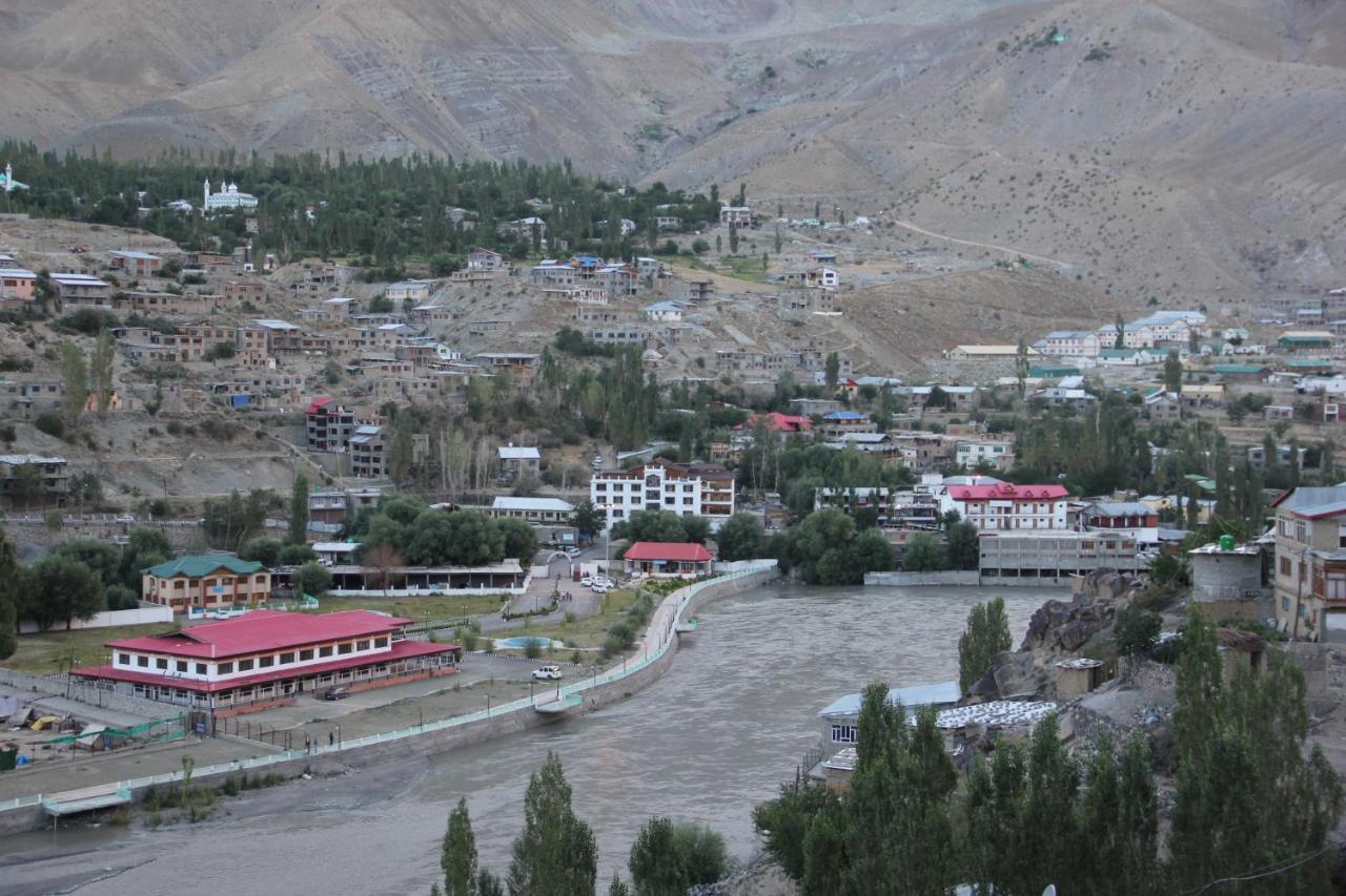 Hotel Royal Gasho Kargil Kültér fotó