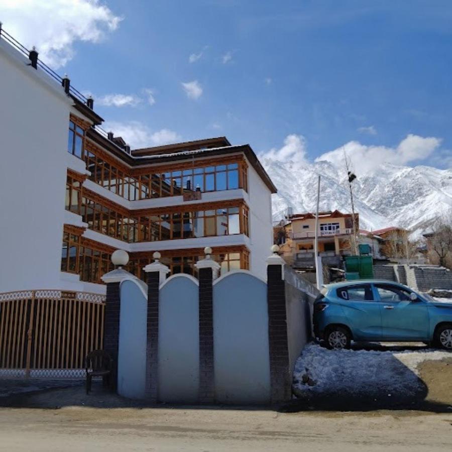 Hotel Royal Gasho Kargil Kültér fotó