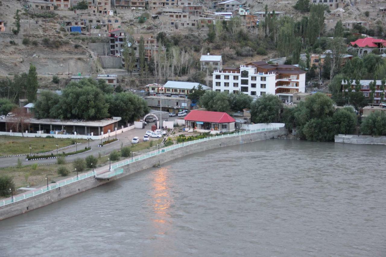 Hotel Royal Gasho Kargil Kültér fotó