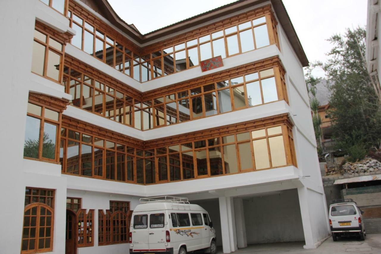 Hotel Royal Gasho Kargil Kültér fotó