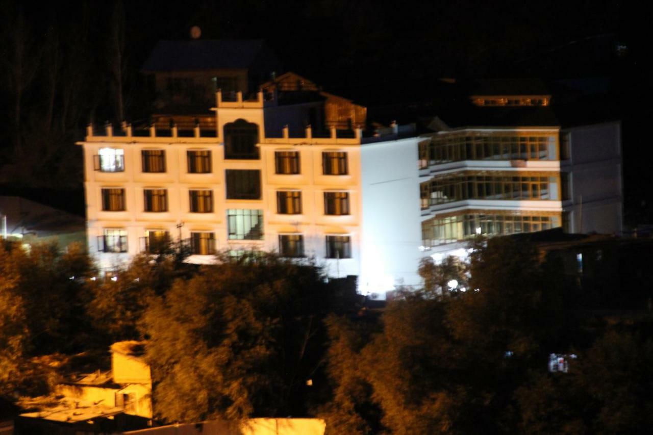 Hotel Royal Gasho Kargil Kültér fotó