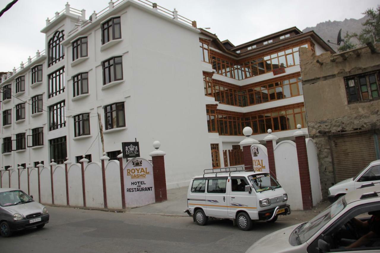 Hotel Royal Gasho Kargil Kültér fotó