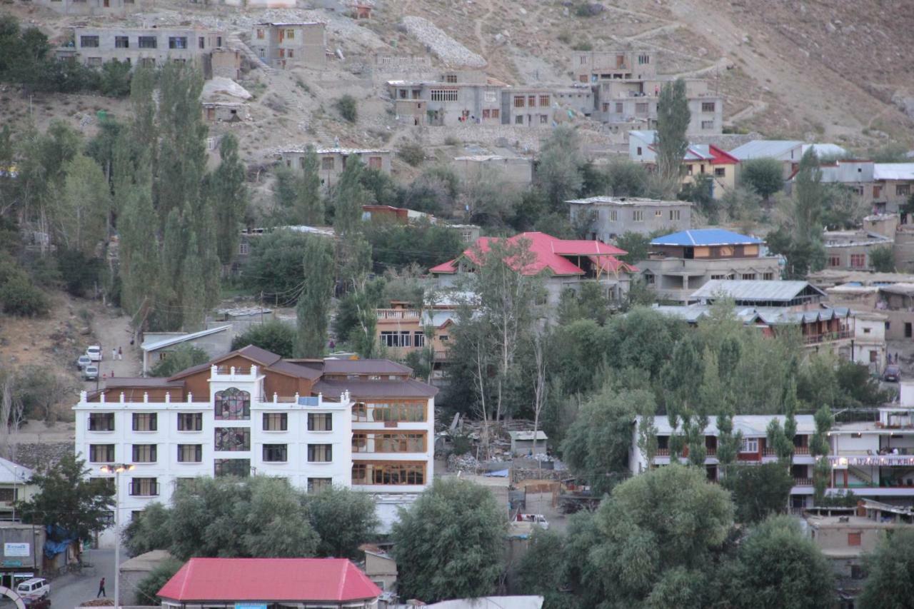 Hotel Royal Gasho Kargil Kültér fotó