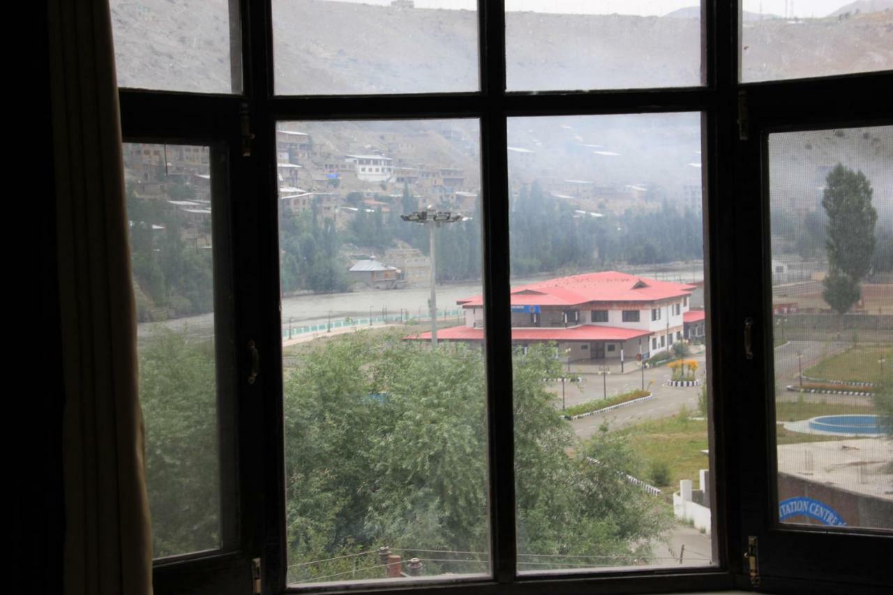 Hotel Royal Gasho Kargil Kültér fotó